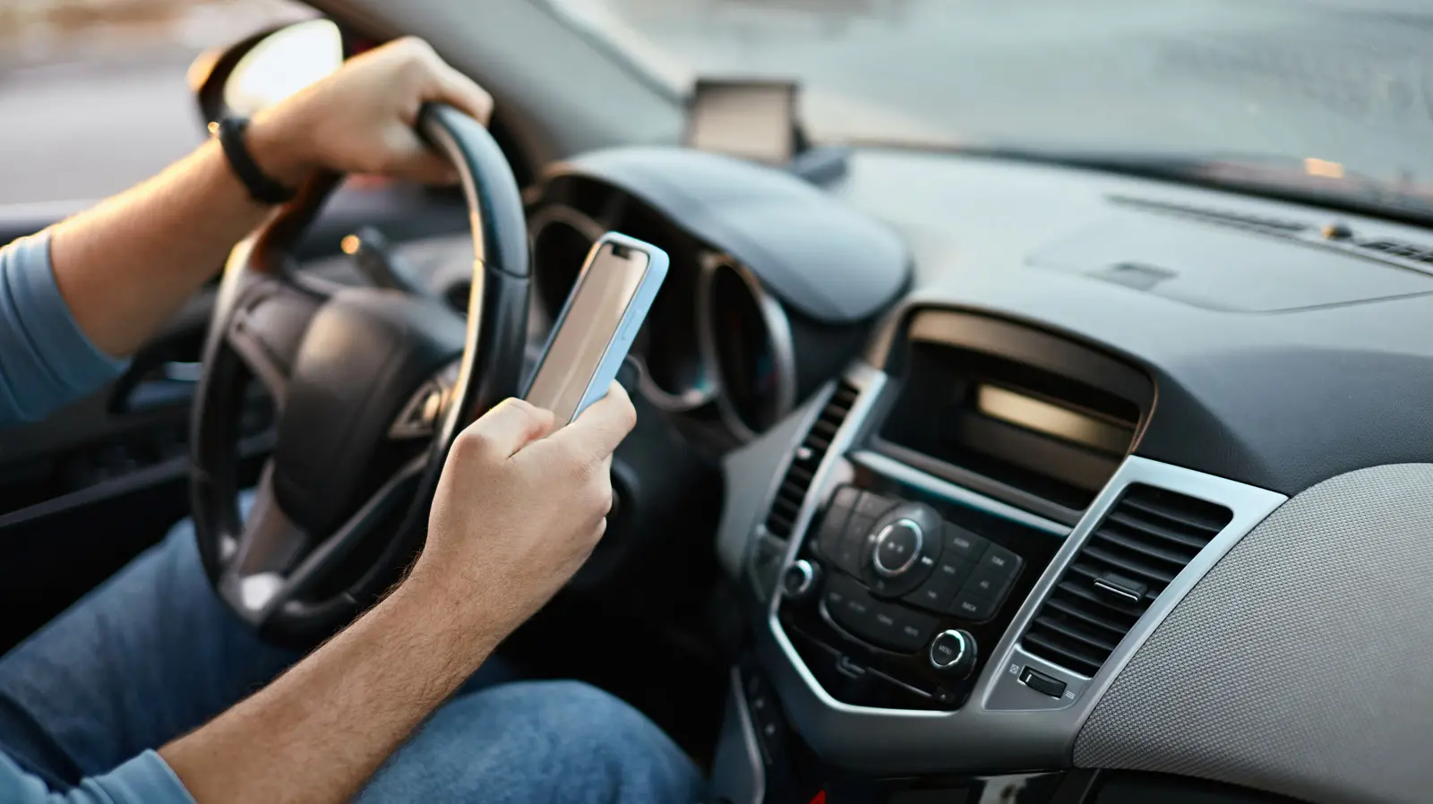 License Plate Readers Will Soon Be Able To Track Your Phone – Here's How